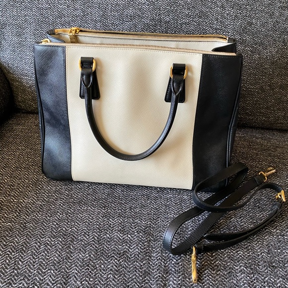 SOLD Prada bicolor medium double zip lux bag - Picture 2 of 9